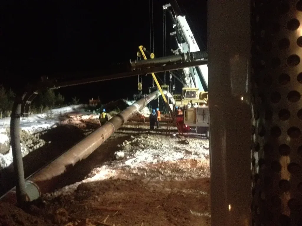 Hydrovac crew working overnight