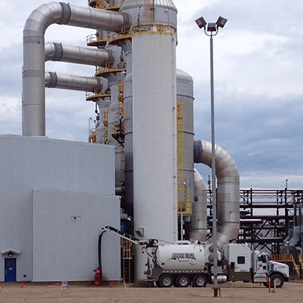 Read more about the article How to react when you see a Hydrovac Truck